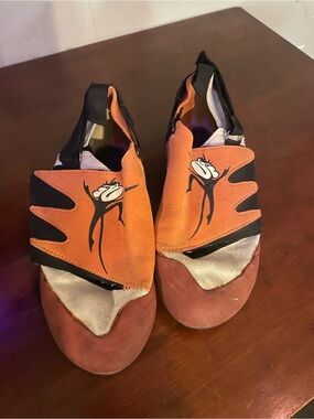 Women's Orange and Black Athletic Climbing Shoes rock climbing